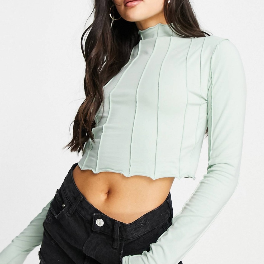 📍Reebok Light Sage Green Crop Top